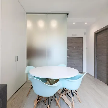 Moderno Bilocale Con Vista Skyline Nel Quartiere Isola 8c - Contempora